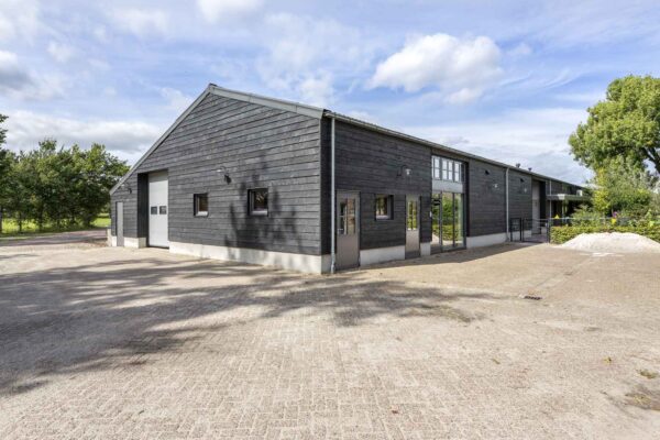 Transformatie boerderij naar woonhuis en kinderdagverblijf waalre