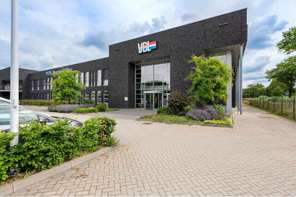 Kantoor met bedrijfsruimte VDL Kunststoffen